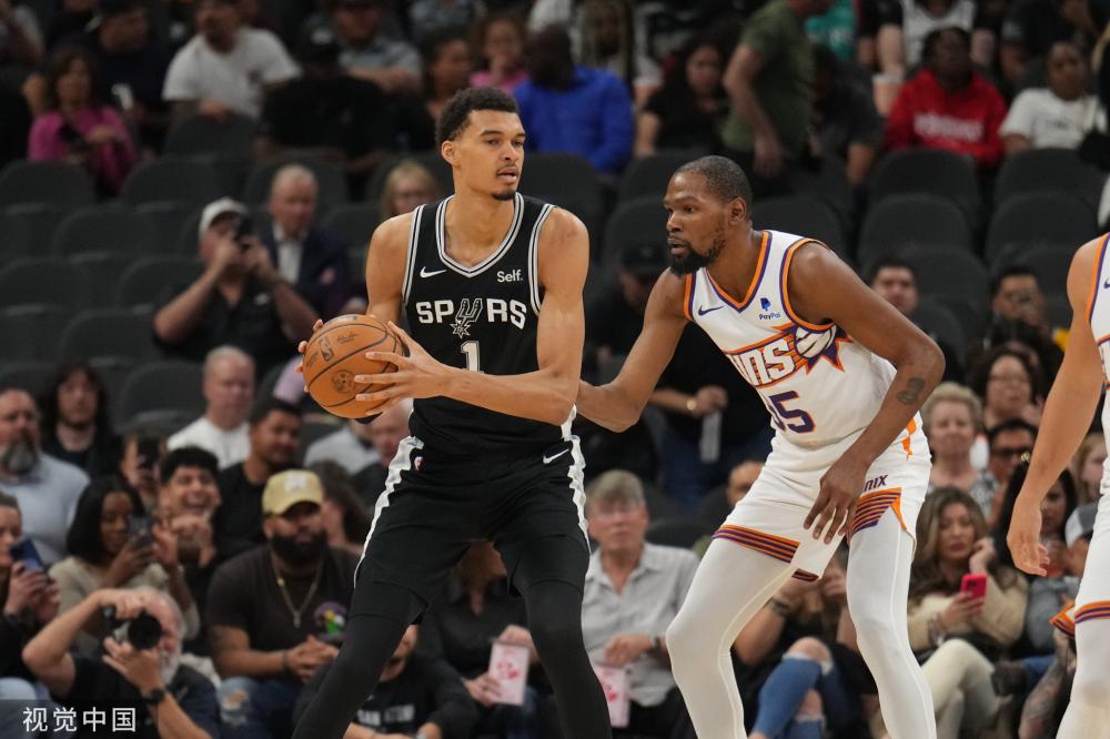 足球比赛中 足球比赛中